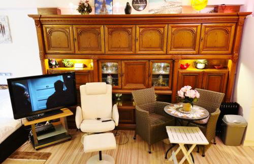 Winterberg Appartement 6 Pers aan Skilift grootste Skigebied nabij Bikepark Unieke locatie met zeer rustige tuin in het bos en het gezellige centrum leuke cafes restaurants en gratis zwembad sauna relax speelruimte parkeerplaats naast Der Brabander - Foto 23