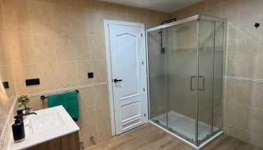 Montemar Baeza - Foto 4, Shower