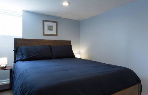 Luxury 2 bedroom apartment w/ free parking - Photo 9