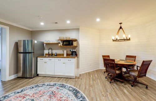 Lakefront Haven with Hot Tub and Game Room in Hickory! - Foto 29