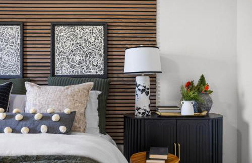 Sophisticated 2BR 2BA by TAMU, King Bed, Washer & Dryer, Smart TV - Foto 14