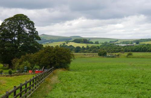The Granary with hot tub - 2 miles from Skipton - Photo 25