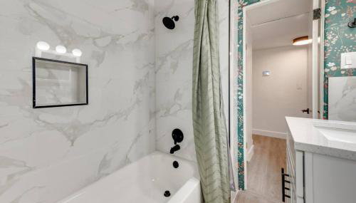 10 Minutes to Downtown with Jacuzzi, Pool Table, Ping Pong, and BBQ - Foto 5