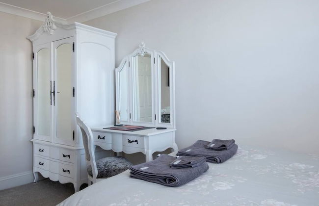 Direct Sea Views, Seafront Location & Free Parking - Foto 8