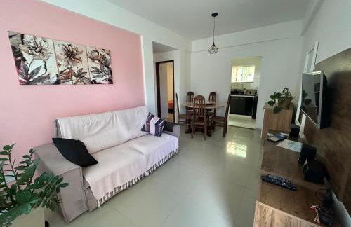 Apê térreo com churrasqueira e área externa e garagem exclusiva até 4 hóspedes 5 min praia Abricó e 7 min do Centro - Foto 5