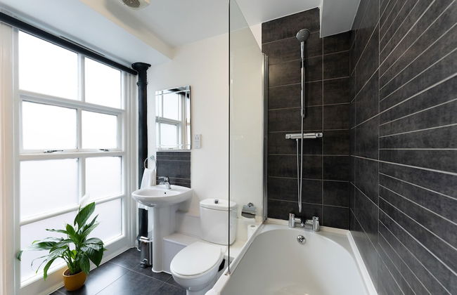 High Street Town House - Photo 66