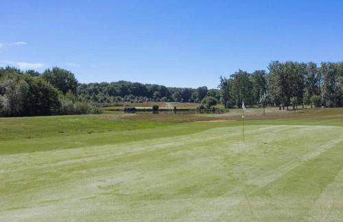 2025 Reno 2-Bed Escape w pool Min to GolfCources - Foto 49