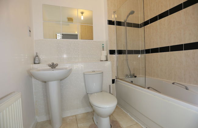 2 bed Riverview Bridge House Apartment - Foto 39