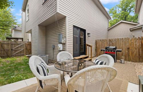 5 Minutes from Hospitals and UK! - Photo 38