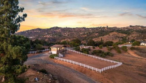 Scenic Deck w Sunset Views Near Temecula Wineries Estrada Ranch by AvantStay - Foto 4, Other