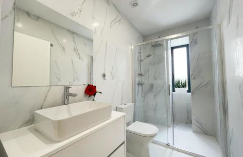 Modern Retreat with Mountain Views - Photo 7