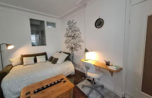 Saint-Mandé studio, proche metro Ligne 1 & Paris Centre, Wifi rapide, Ideal couple, télétravail - Foto 8