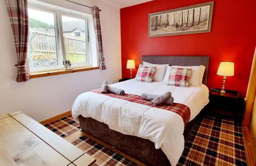 Hill View 2 bedroom free parking - Photo 1