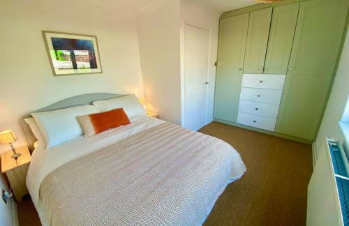 Modern 2-Bed Apartment with Off-Street Parking in Chiswick - Foto 10