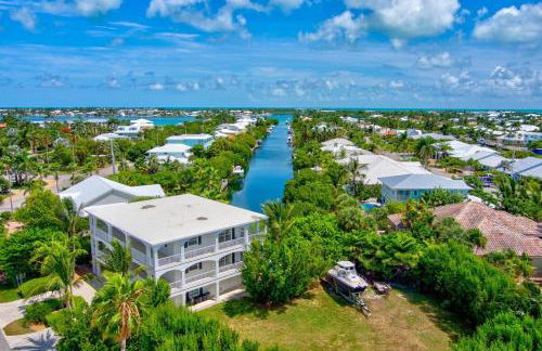 Oceanside Manor- Expansive Waterfront Pool Home, 30' Dock - Foto 52
