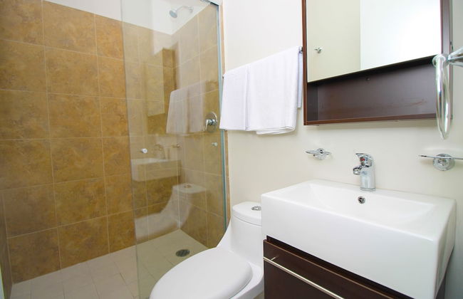 Riviera Towers 2BR & Pool - Foto 19