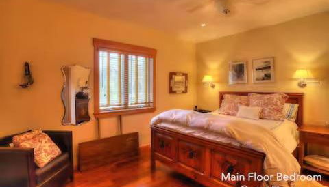 Gingerbread House on Mooselookmeguntic Lake - Photo 4