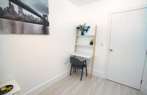 Milton Keynes new 5-Bedrooms 14guests Contractor family holiday Free Parking - Foto 32