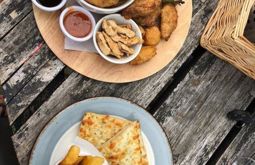 Cozy Vibes Refined 2BR Flat - Photo 30