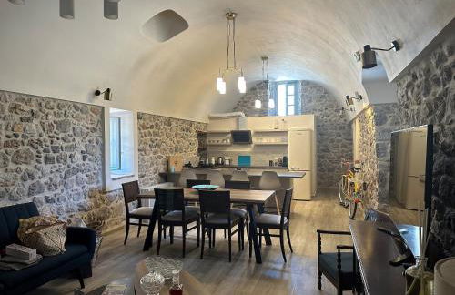 ENGLEZENA'S GUESTHOUSE - Photo 3