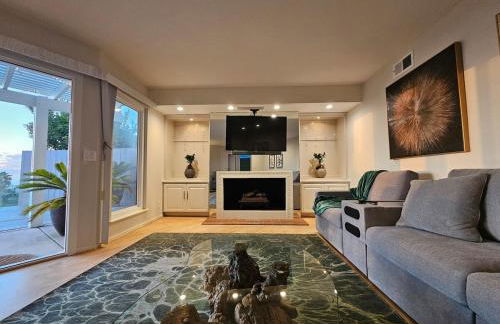 La Jolla Gem with Ocean View - 11 Beds, Hot Tub, Karaoke & Game Den - Foto 28