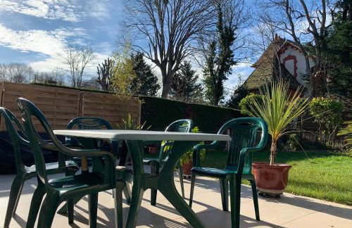 VILLA 600m de la plage calme Location possible à partir de 3 nuitées, pouvant accueillir 6-8 pers Activités nautiques randonnée vélo pêche golf casinos - Foto 8