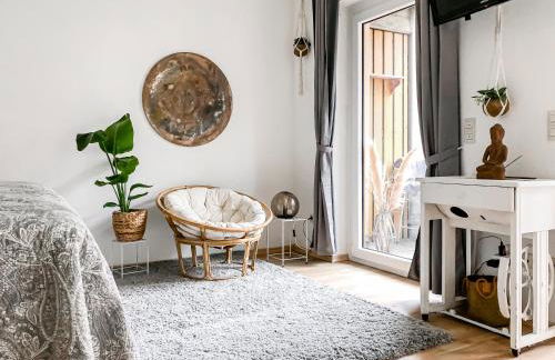 Studio near Altstadt /w Workspace, Feng-Shui & Art - Foto 9