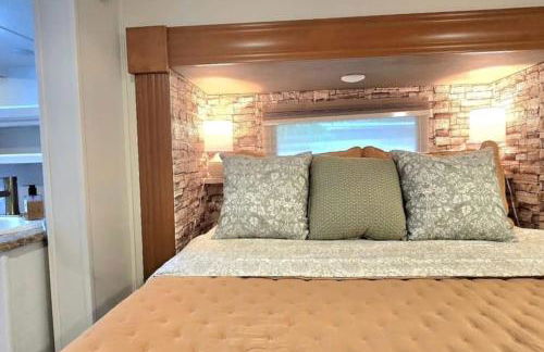 1 Large Bedroom Outdoor Patio - Photo 28