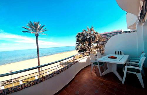 Apartamento en primera línea de playa con piscina y garaje gratuito - Foto 8