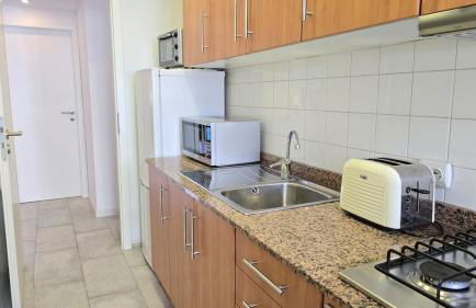 Bright Apartment with Two Balconies and a Seaside Pool - Foto 11