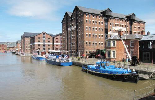 Luxe Cosy&Spacious 2 Bed House - Super Fast Wi-Fi & Private Parking Near GLO Airport & Cheltenham Racecourse - Foto 32