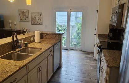 Modern, Upscale, and New Blue Bungalow in the heart of Downtown St Augustine - Foto 20