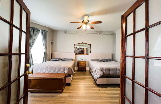 THE 1023 With Private Yard & Parking, Near Falls & Casino by Niagara Hospitality - Photo 7