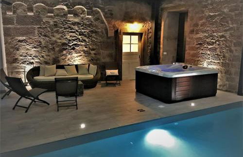 Gîte La Tour des Remparts Pool & Jacuzzi - Foto 1