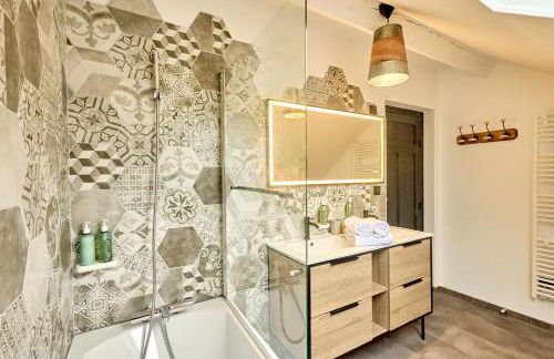 La Villa en Loire, avec Jacuzzi 6 places, Piscine chauffée, boulodrome, salle de jeu, 6 Chambres, vue Loire, 350M2 - Foto 12