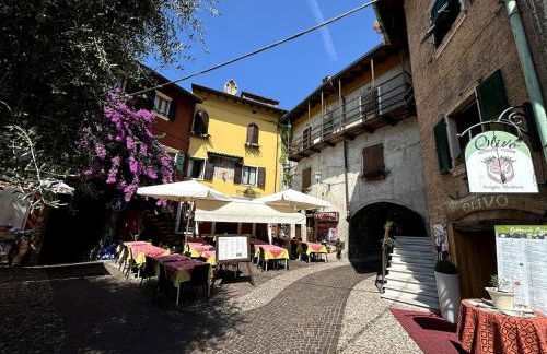Mansarda con balcone nel cuore di Brenzone sul Garda - Foto 25