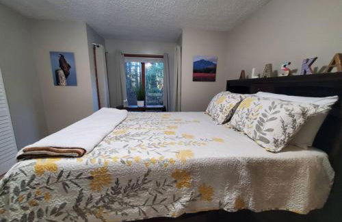 Updated Duplex with Mountain & Filtered Water View - Foto 10