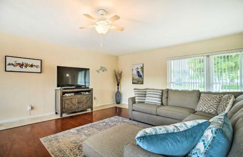 Riviera Beach Vacation Home with Pool Walk to Beach - Foto 13