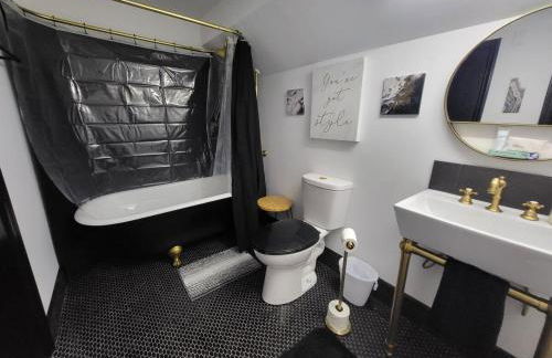 Spacious, Renovated, 5-bedroom Retreat, Near I-85 - Foto 26