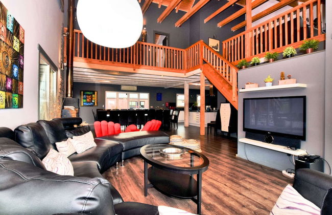 Beautiful Villa with Heated Outdoor Pool, Sauna, Hot Tub in Forest - Photo 11