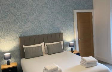 Spacious 2 bed sleeps 5 above traditional music pub - Foto 1