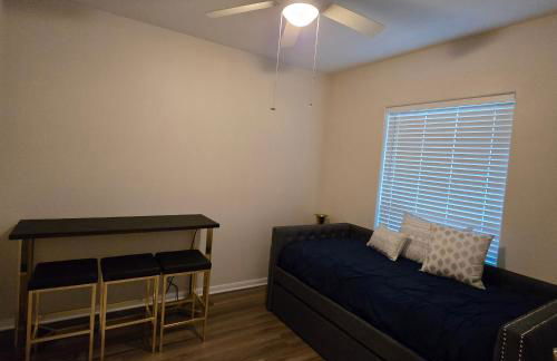 Modern Spacious Home Near the medical center, NRG, Downtown and UHD - Photo 37