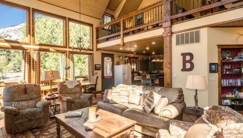 Stunning Mountainside Cabin Rental with a View Nestled in the Heart of the Colorado Rockies - Foto 2