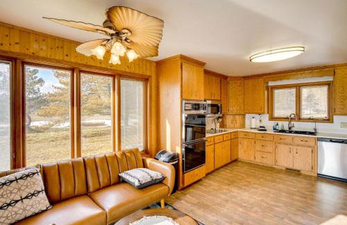 All-Season Lodge 40 Acres Walk to Elkhart Lake! - Foto 9