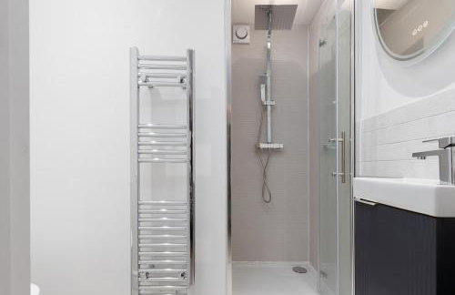 Luxurious renovated cottage with log burner - Photo 13