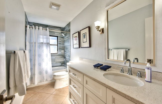 Milano Vacation Rental: Newly Renovated 3-BR Home with Private Pool, Hot Tub, and Pet-Friendly Front Yard. Minutes from Vanderbilt Beach - Foto 14