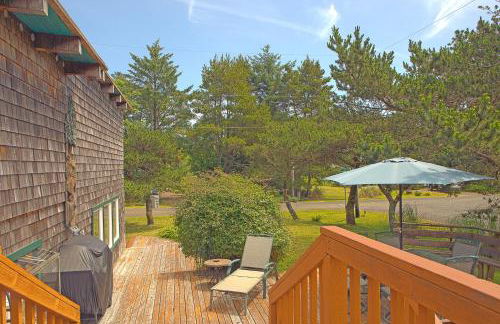 Cozy 2BR cabin near beach with deck fireplace. - Foto 19