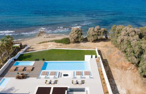 Asea Villa, Spectacular right-on-the-beach Retreat, By ThinkVilla - Foto 2