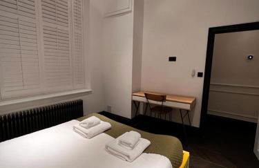 Earl's Court Luxe Apartment - Photo 14