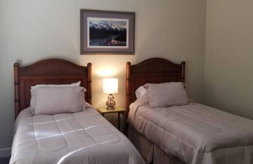 Black Diamond Beauty with Concierge Service - Photo 10